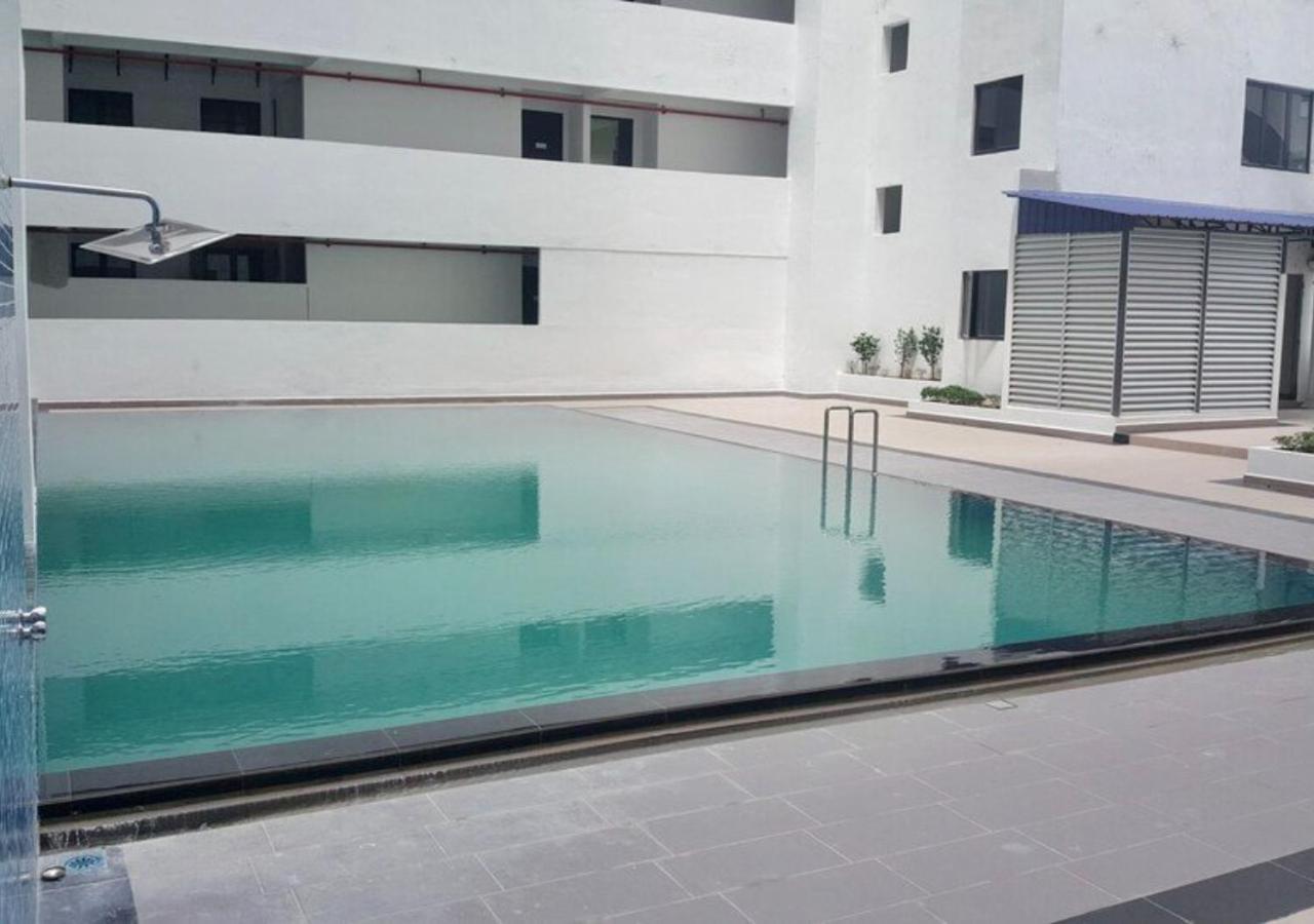 Riverview 8pax 3br In Kbtown Ps4, Netflix A-1-2 Apartment Kota Bharu